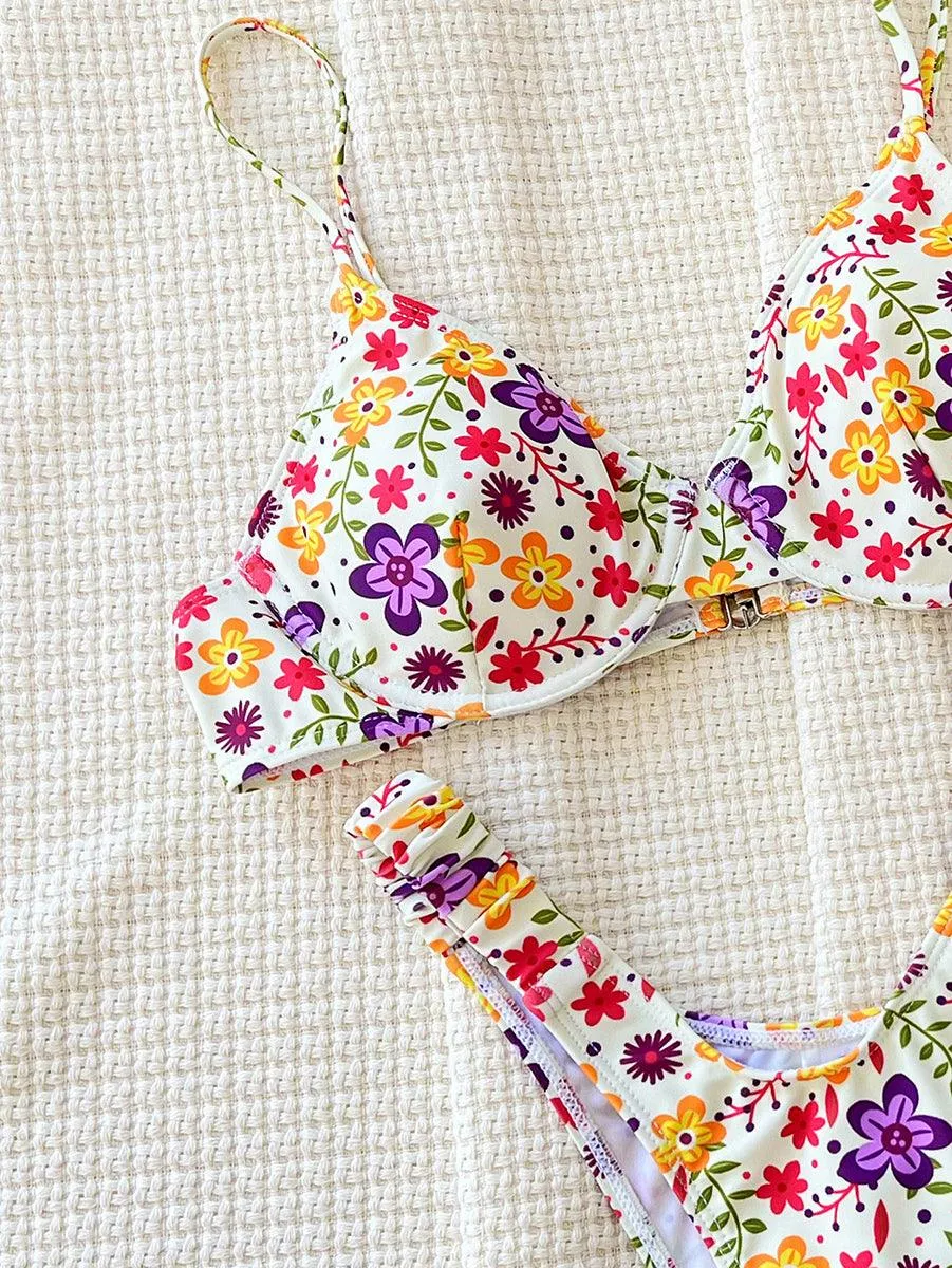 Women's Sexy Floral Bikini Set - Fashionable White Beachwear